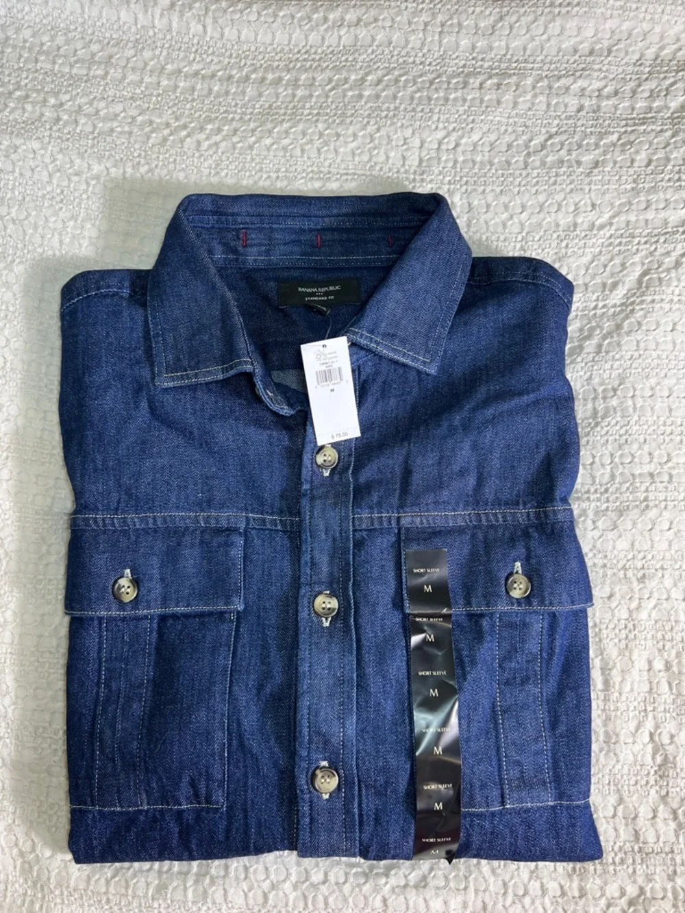 Banana Republic 100% cotton Short-Sleeve Denim Button-Down in Indigo Blue size M